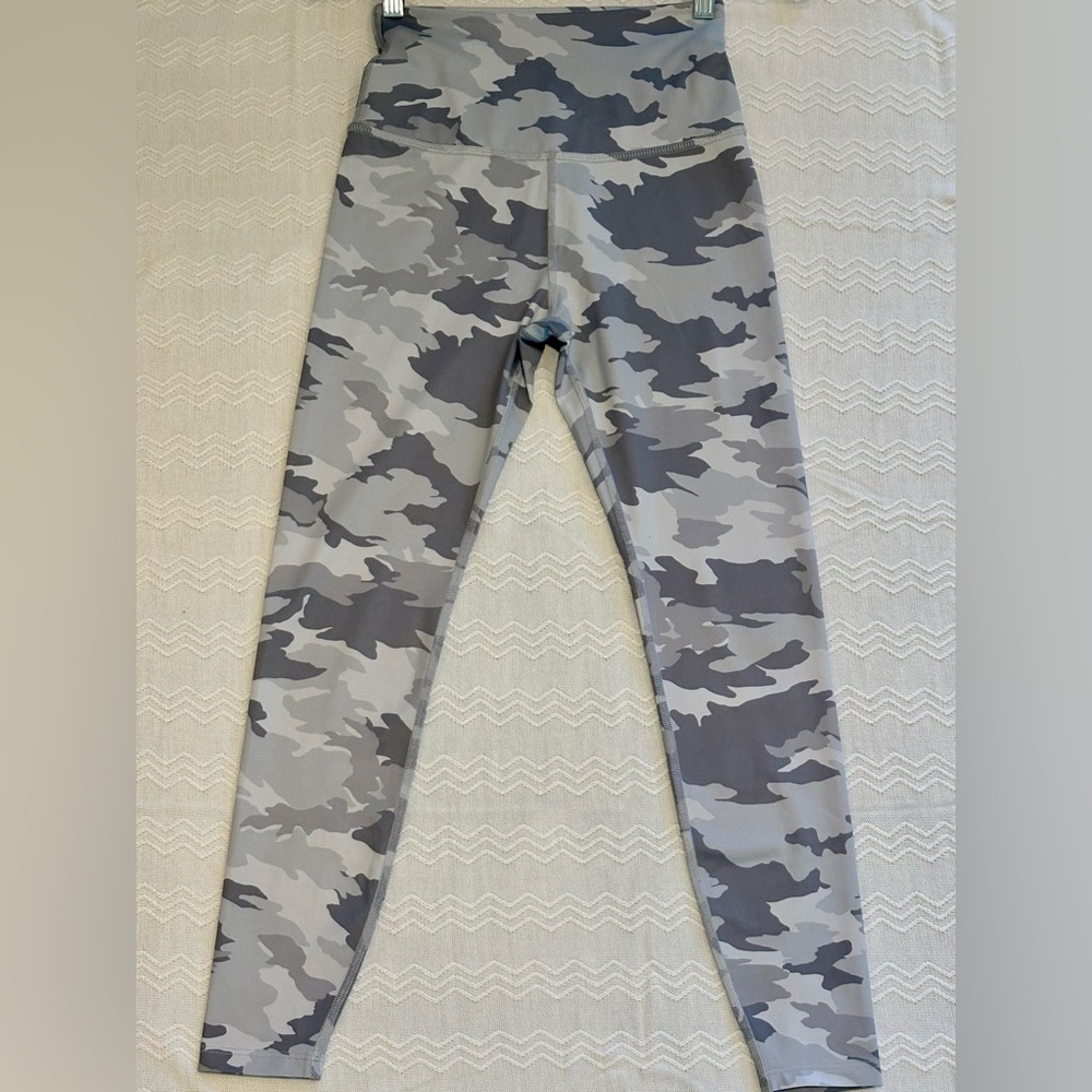 Beyond Yoga Gray Camouflage Leggings